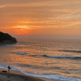 きれいな夏至の夕暮れの画像