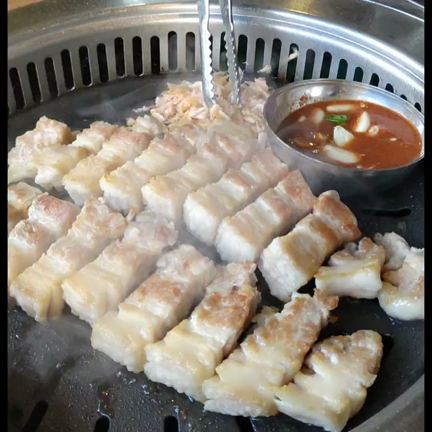 渡韓の度に通う熟成厚切サムギョプサルが食べれる人気店で ブロガーさんとランチの記事動画