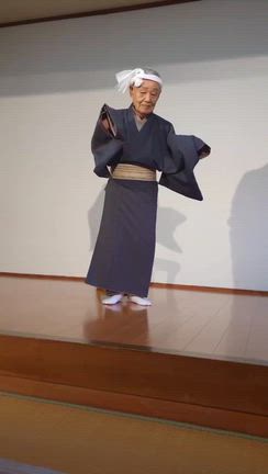 「新春舞踊研究会」の様子の記事動画
