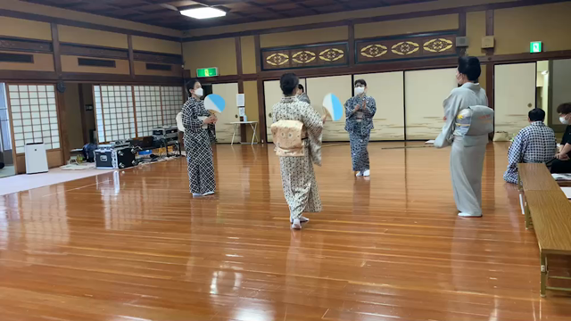 リハーサルが始まる前の様子の記事動画