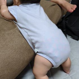 つかまり立ちの画像
