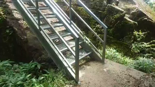 神秘の巨石を巡るツアー　是非、体験していただきたい自然があります！の記事動画