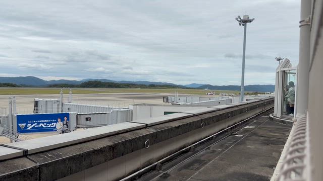 娘を送って空港にの記事動画