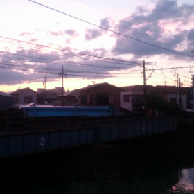 夕暮れ時に本線特急1700系の画像
