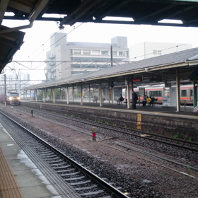 高速貨物列車が雨が降る名古屋を駆け抜けるの画像