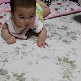 ハイハイしちゃったー( ; ゜Д゜)の画像
