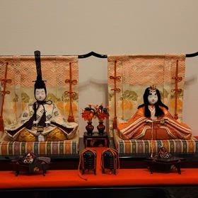 お雛様とおちばの画像