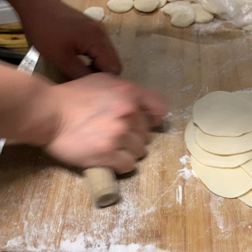 水餃子の仕込みの画像