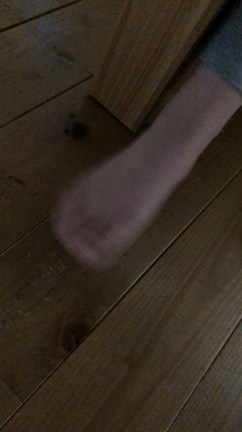 足の不随意運動の記事動画