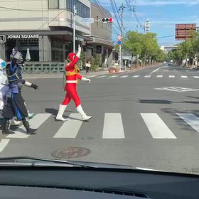 佐賀城本丸入口交差点の清く正しい横断者の画像