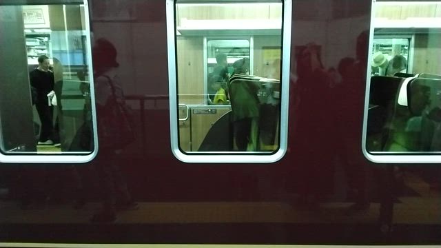 プライベース、車内整備中の記事動画