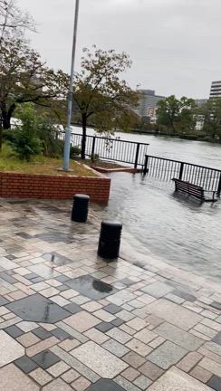 大阪北区警戒レベル級の大雨が！川から水が！の記事動画