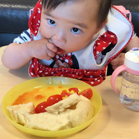 1歳9ヶ月❁手づかみ食べの画像