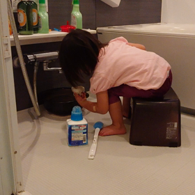 上履きごしごしの画像