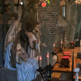 コロニア グエル教会動画の画像