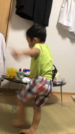 子供の歌で親の趣味バレバレの記事動画