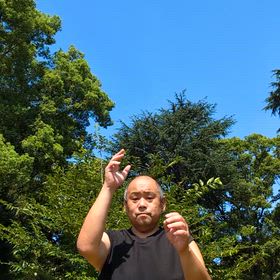 青空の下での画像