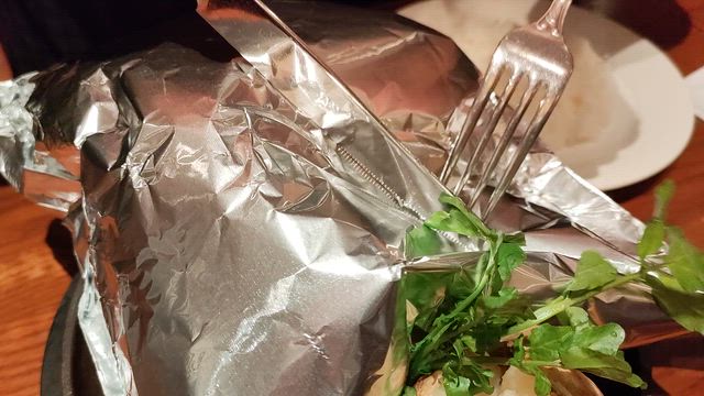 ホイルに包まれたハンバーグ〈東洋亭〉の記事動画