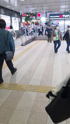 赤坂見附駅〜赤坂マルソーの記事動画