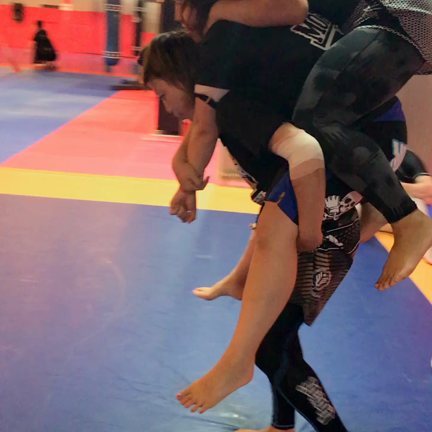 さらに今日も女子MMAチームの記事動画