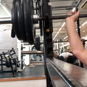 bench press 115kgの画像