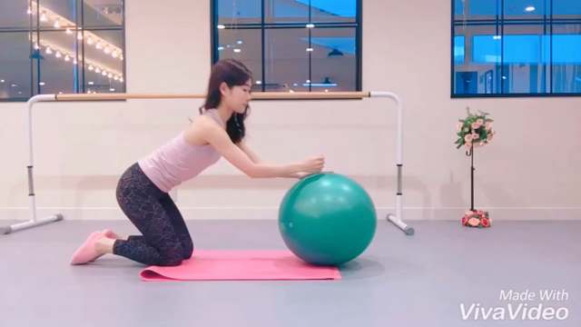エクササイズ動画〜バランスボールコアトレーニング〜の記事動画