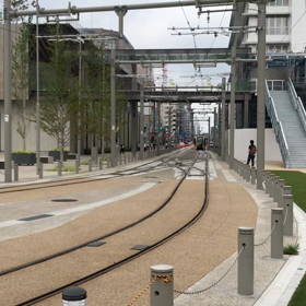 芳賀宇都宮LRTの動画撮影に夢中になるの画像