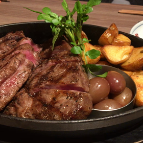 鉄板皿の上でジお肉ジュージュー♡の画像