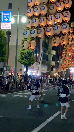 スリリングな秋田の竿燈まつりの記事動画