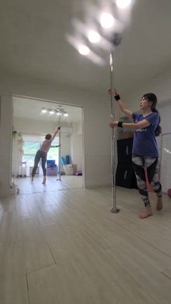 ポールダンス！？の記事動画