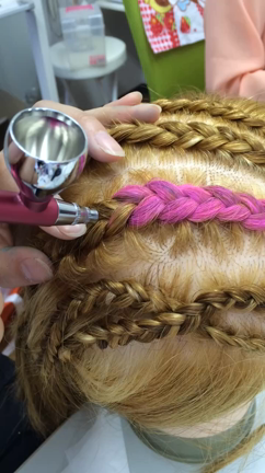 シャンプーで落とせるヘアカラーチェンジ❤︎エアブラシでヘアアート講習の記事動画