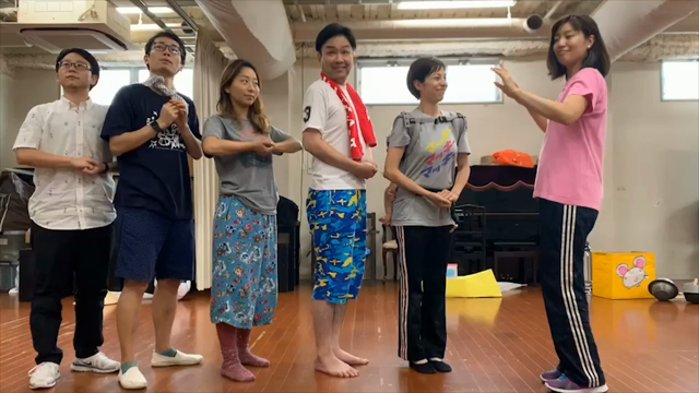 おんぷでだっこは私が守る！ふたりめのママ登場！の記事動画
