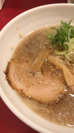 ふわふわ背脂ラーメン MISATO@東新宿の記事動画