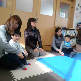 いずみ保育園子育て支援にて英語リトミックの画像
