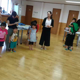 子育てピーチにて英語リトミックの画像