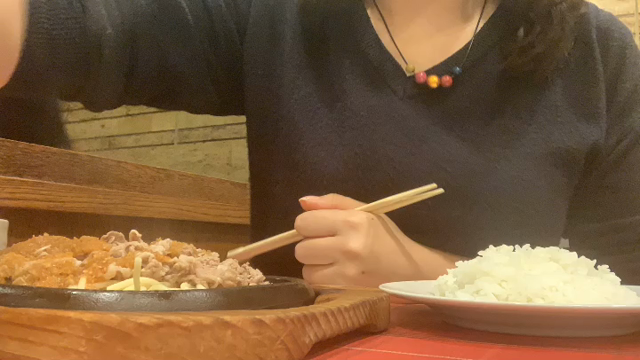 ビーフバター焼きをひたすら食べる動画！の記事動画