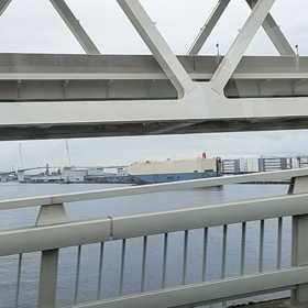 港の倉庫の画像