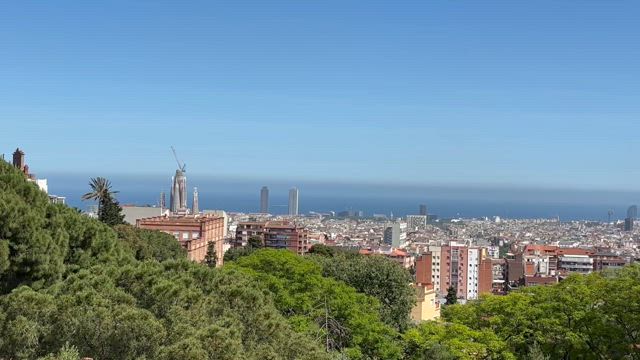 バルセロナの青い空④〜グエル公園からサグラダファミリア、カンプノーの記事動画