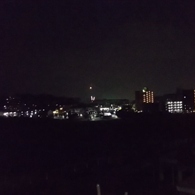秋に花火の画像