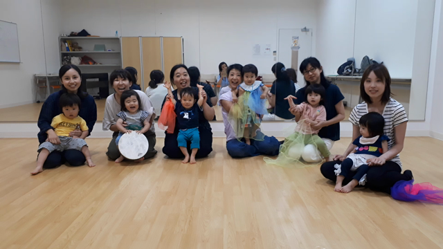 はじめての集合写真✨1歳リトミック❤の記事動画