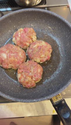 ハンバーガー作りますの記事動画