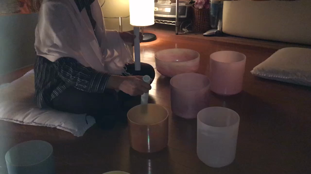 寺院でクリスタルボウルの演奏会！！の記事動画