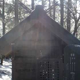 三峯神社お仮屋の光の画像