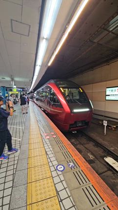 近鉄特急「ひのとり」のプレミアム車両の記事動画
