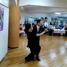 ミニparty誕生日デモのトリはダンサー井上(^^)昨日眼の手術されたばかりの有美子先生と♪の画像