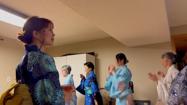 ズームで盆踊りポット・ラック・パーティーの記事動画