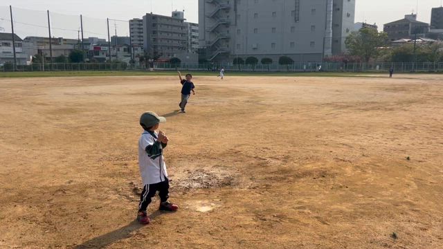 桜塚会場　幼児が野球を頑張っている動画の記事動画