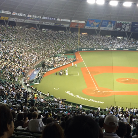 岸と炭谷のヒーローインタビューの画像