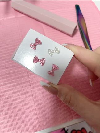 手作りリボンが主役のホワイトフレンチなマイネイルの記事動画