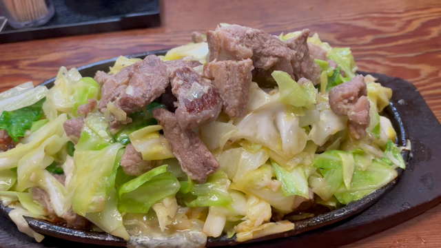 博多鉄板焼肉の名店　びっくり亭本店　ニンニクと辛味噌の記事動画